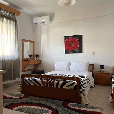 Voras Apartments Káto Loutrákion Esterno foto