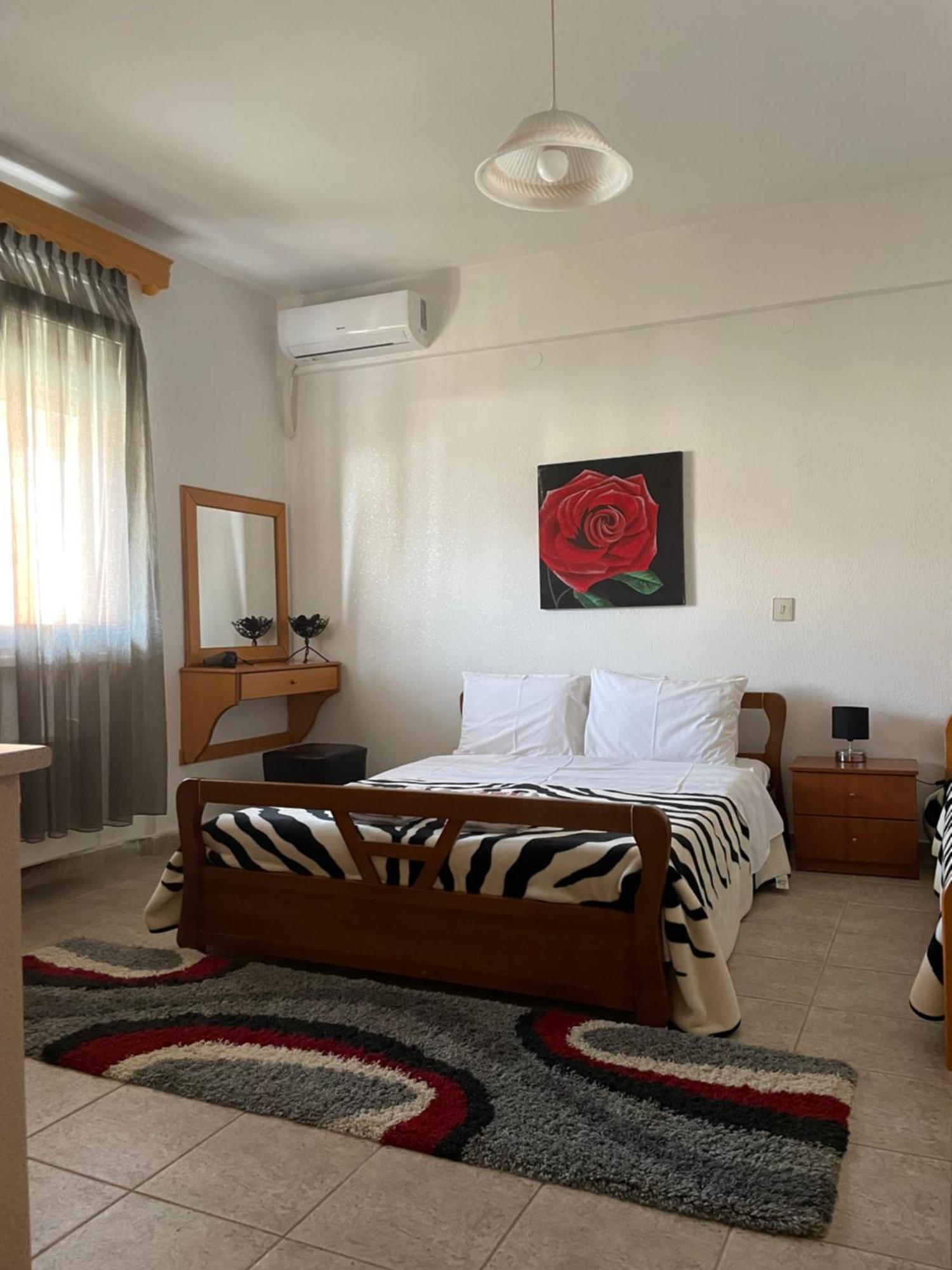 Voras Apartments Káto Loutrákion Esterno foto